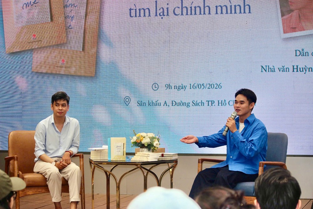 Ra mắt tự truyện chữa lành “Bám váy mẹ” - ảnh 1