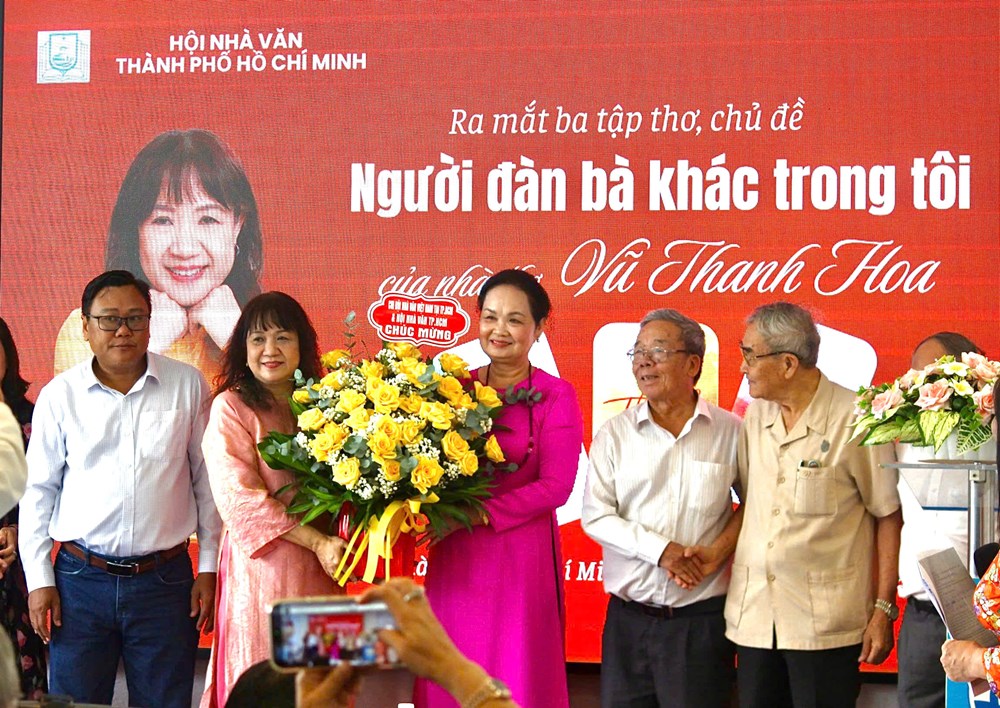 Ra mắt bộ ba tập thơ “Vũ – Thanh – Hoa” - ảnh 3