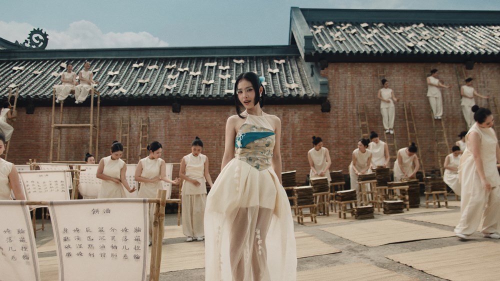 Ca nương Kiều Anh trở lại với MV “Lá ngọc cành vàng” - ảnh 3