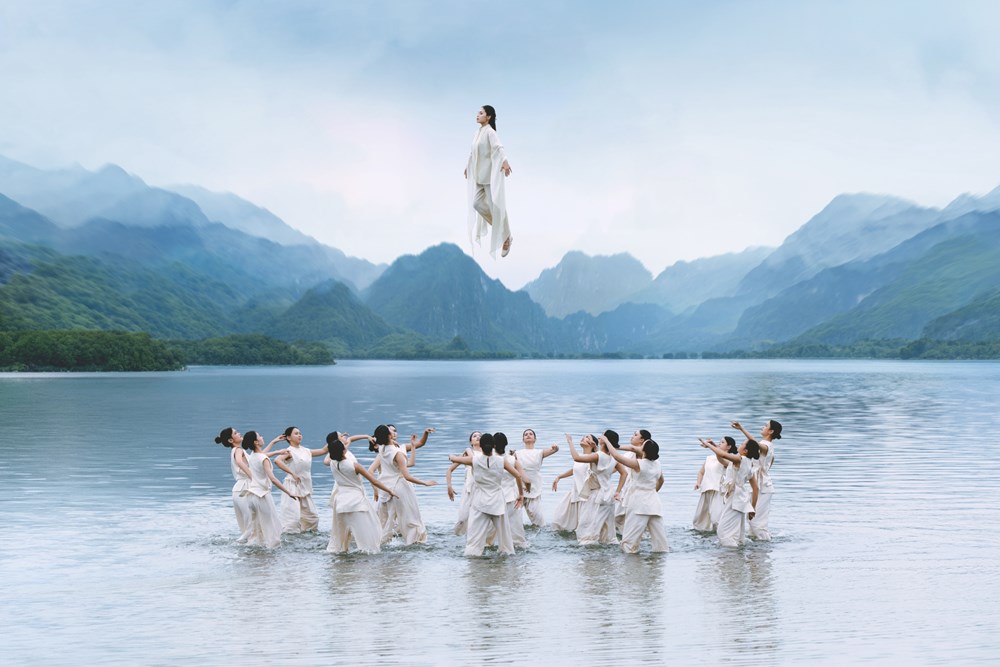 Ca nương Kiều Anh trở lại với MV “Lá ngọc cành vàng” - ảnh 1