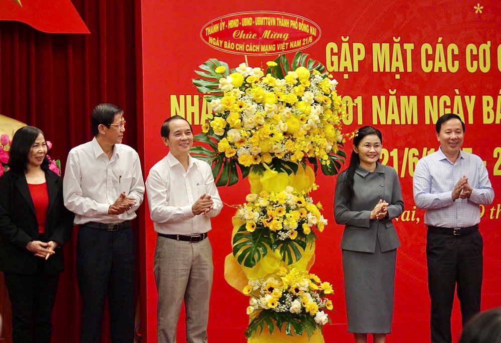 Báo chí đồng hành cùng thành phố Đồng Nai xây dựng và phát triển - ảnh 2