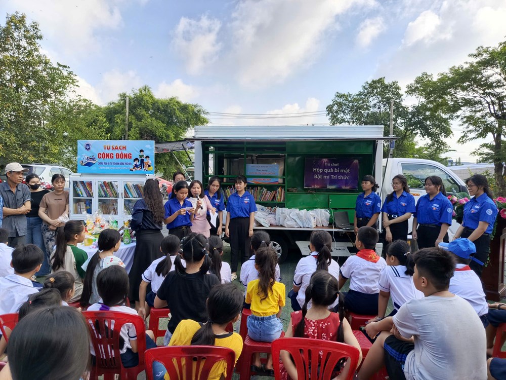 Thư viện Bình Dương trao tặng “Tủ sách cộng đồng”, lan tỏa văn hóa đọc đến người lao động - ảnh 4
