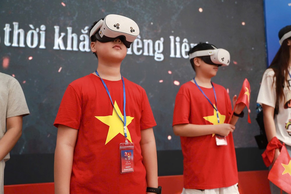 Đến Dinh Độc Lập để “Trở về thời khắc thiêng liêng” - ảnh 2