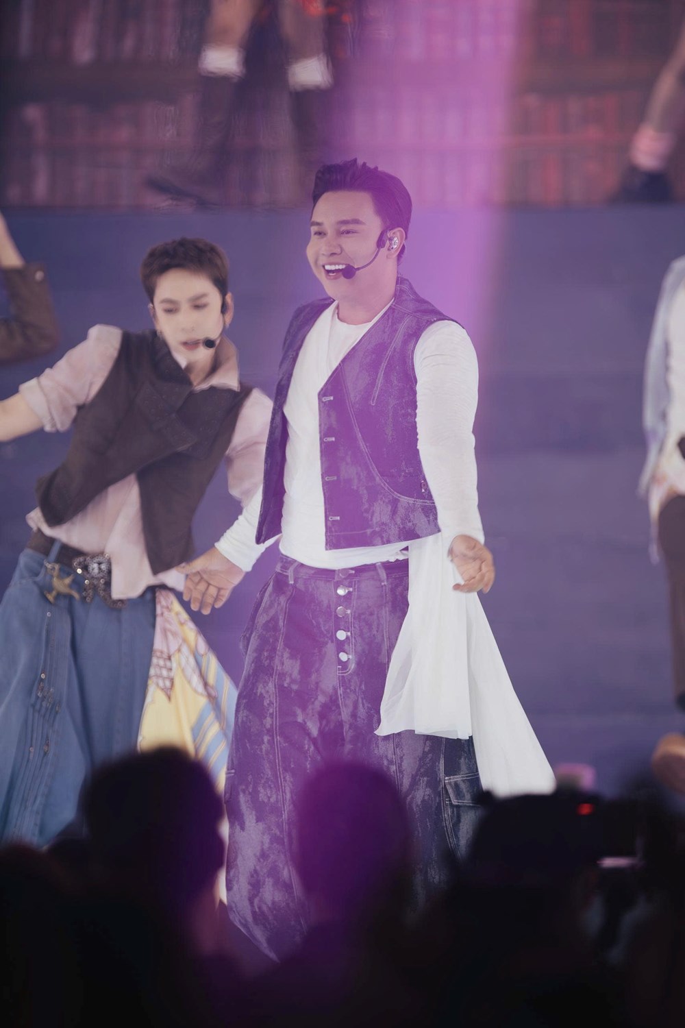 Giải mã cách Đông Hùng đưa “nảy hạt” ca trù vào Arabic pop trong “Khắp chốn thiên hà” - ảnh 2