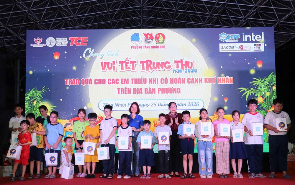 TP. HCM: Ấm áp đêm hội Vui Tết Trung thu tại phường Tăng Nhơn Phú - ảnh 4