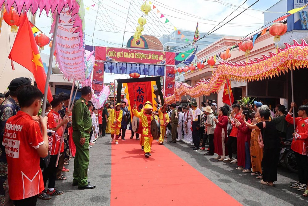 TP.HCM: Cần Giờ trang nghiêm lễ Nghinh Ông, rộn ràng trò chơi dân gian - ảnh 3