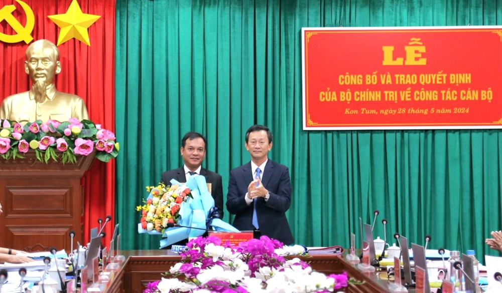 Chuẩn y chức vụ Phó Bí thư Tỉnh ủy Kon Tum - ảnh 2