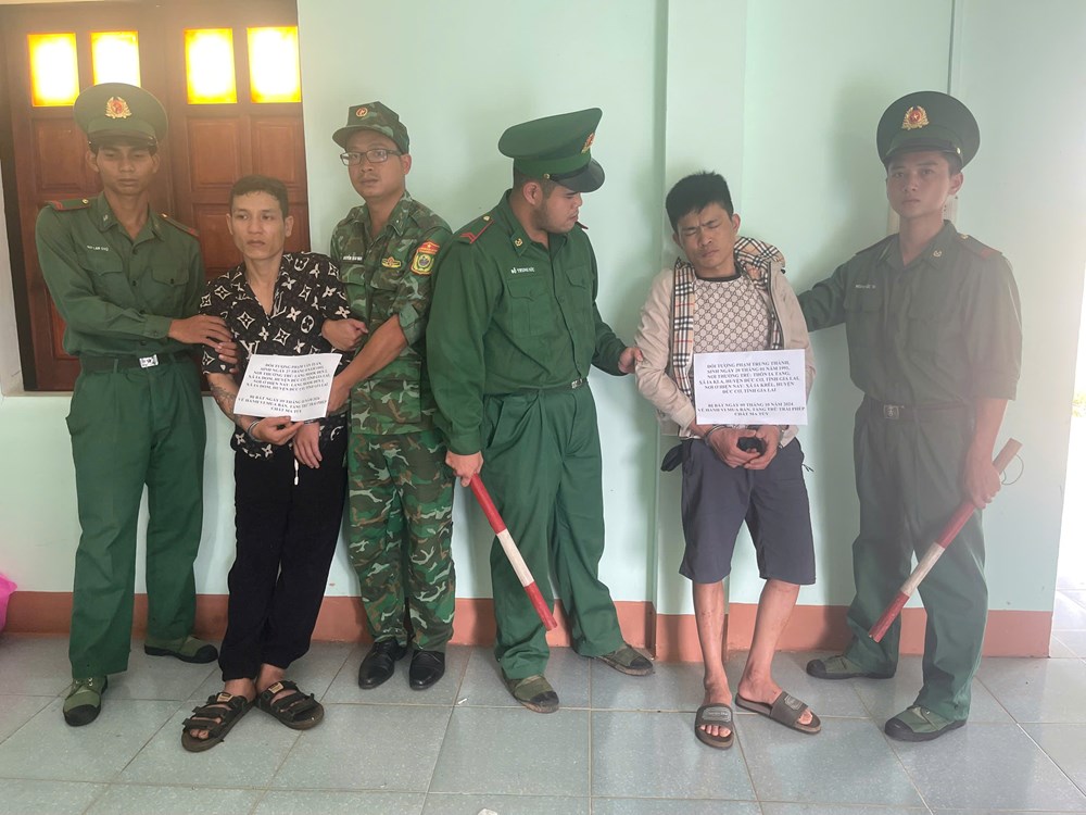Bắt giữ 2 đối tượng mua bán, tàng trữ ma tuý cùng vũ khí nguy hiểm - ảnh 1