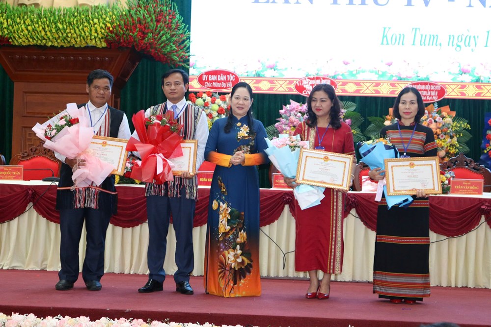 Các dân tộc tỉnh Kon Tum đoàn kết, đổi mới, sáng tạo, phát huy lợi thế, tiềm năng, hội nhập và phát triển bền vững - ảnh 5