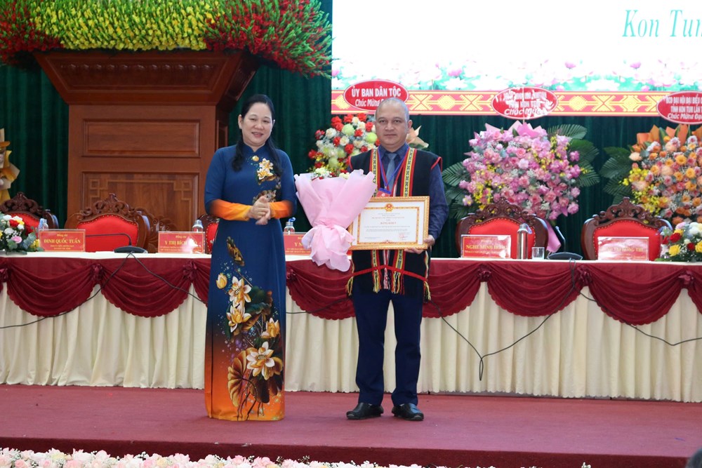 Các dân tộc tỉnh Kon Tum đoàn kết, đổi mới, sáng tạo, phát huy lợi thế, tiềm năng, hội nhập và phát triển bền vững - ảnh 6