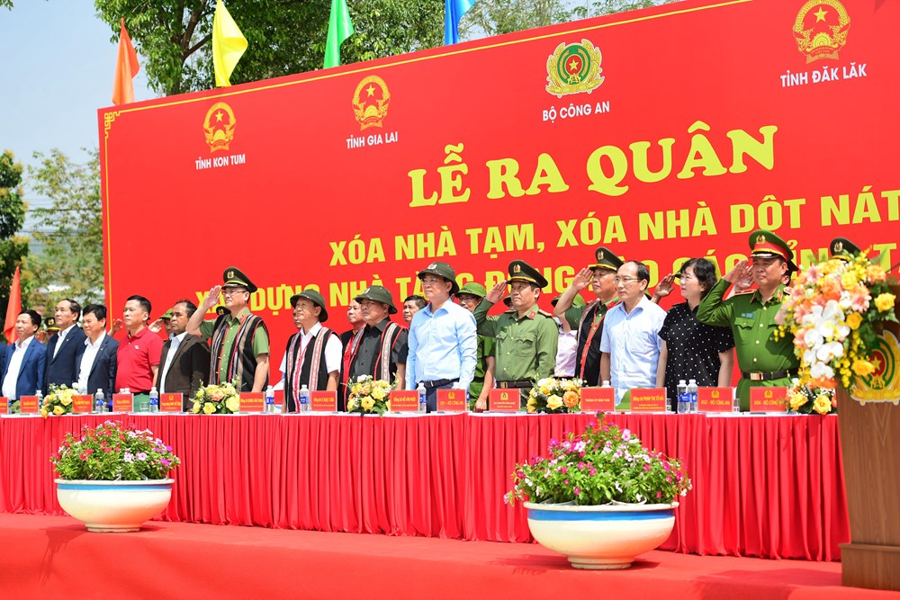 Bộ Công an hỗ trợ tỉnh Kon Tum 84 tỉ đồng xoá nhà tạm, nhà dột nát - ảnh 1