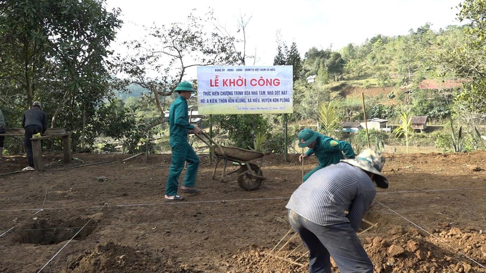 Công ty Cổ phần Thủy điện Vĩnh Sơn - Sông Hinh ủng hộ 3,5 tỉ đồng hỗ trợ xóa nhà tạm, nhà dột nát tại huyện Kon Plông - ảnh 2