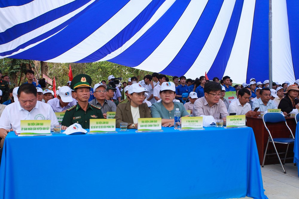 Kon Tum: Phát động Tết trồng cây và hưởng ứng Ngày Môi trường thế giới năm 2025 - ảnh 2