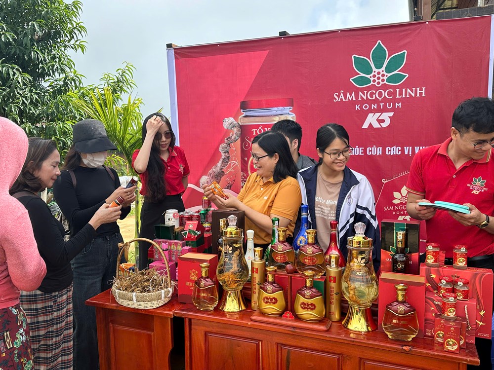 Kon Tum: Phiên chợ Sâm Ngọc Linh, kết nối bản sắc văn hóa với du lịch - ảnh 2