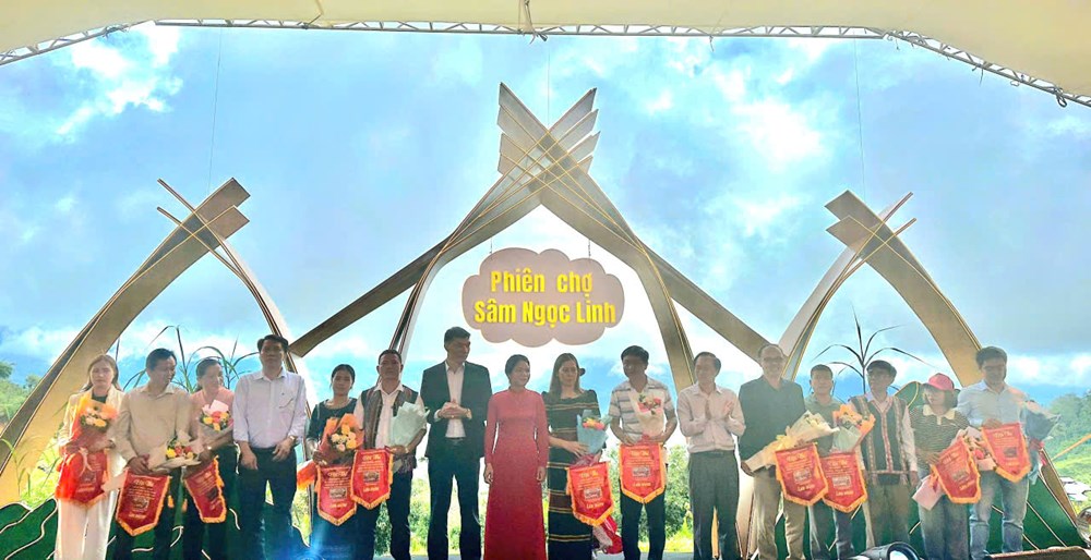Kon Tum: Phiên chợ Sâm Ngọc Linh, kết nối bản sắc văn hóa với du lịch - ảnh 1