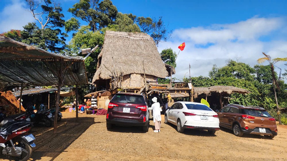 Vụ điểm du lịch trái phép View siêu chill: Sở NN&MT báo cáo đối phó, tỉnh Kon Tum chỉ đạo lần 3 - ảnh 4