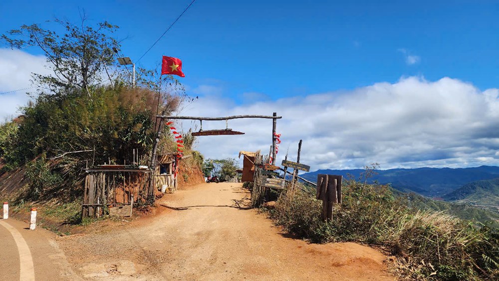Vụ điểm du lịch trái phép View siêu chill: Sở NN&MT báo cáo đối phó, tỉnh Kon Tum chỉ đạo lần 3 - ảnh 2