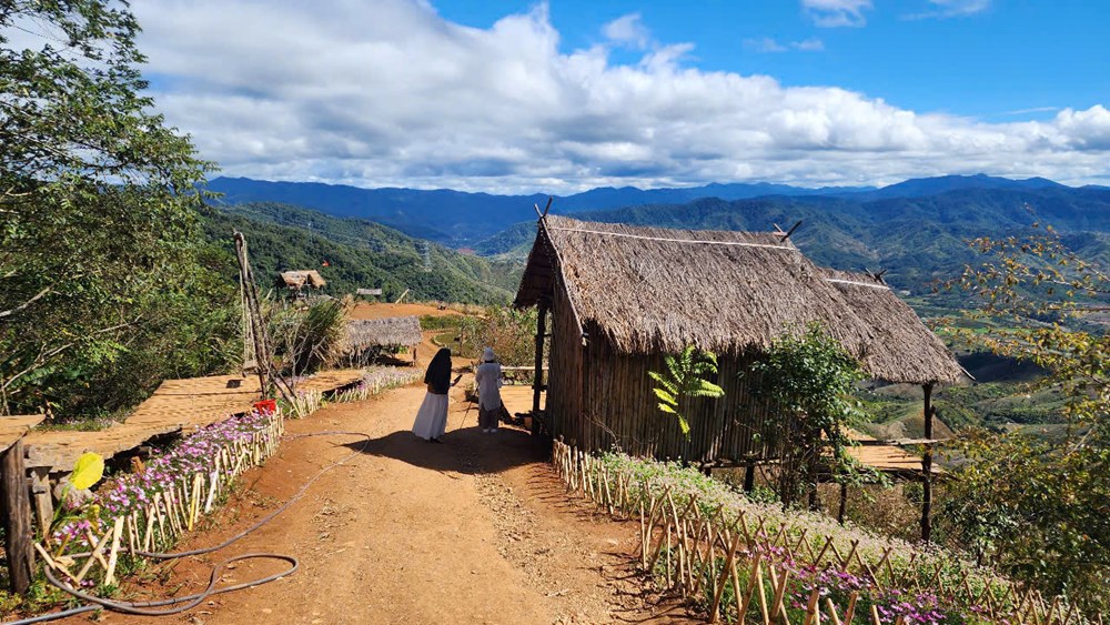 Vụ điểm du lịch trái phép View siêu chill: Sở NN&MT báo cáo đối phó, tỉnh Kon Tum chỉ đạo lần 3 - ảnh 3