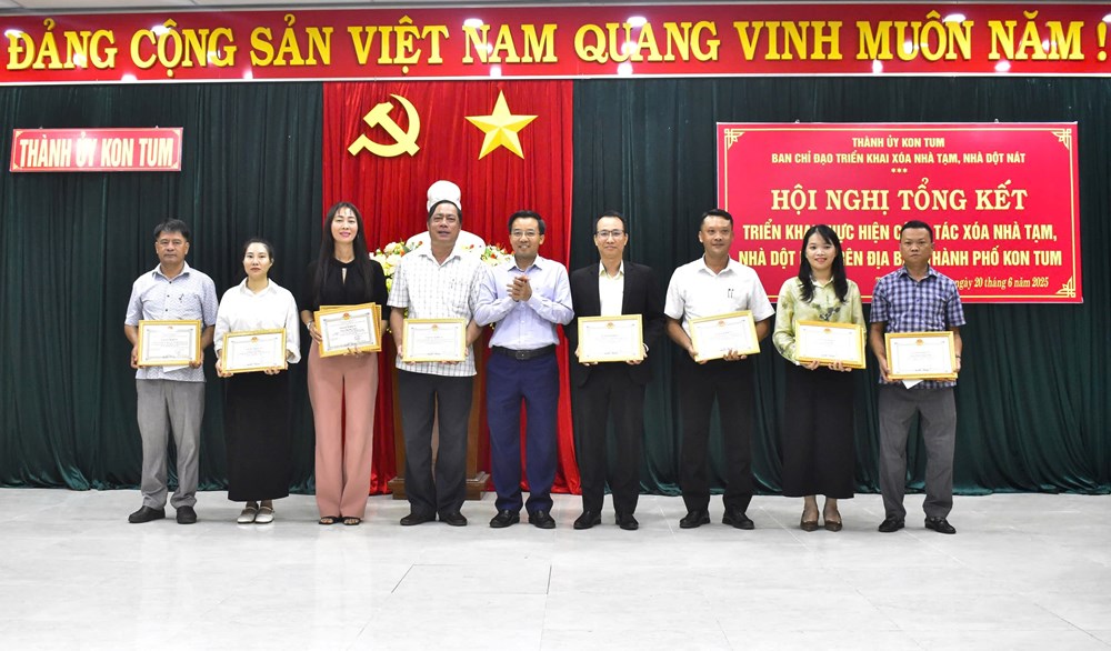 Thành phố Kon Tum hoàn thành xóa nhà tạm, nhà dột nát - ảnh 3