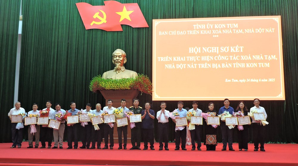 Kon Tum hoàn thành mục tiêu xóa 2.740 nhà tạm, dột nát trong năm 2025 - ảnh 4