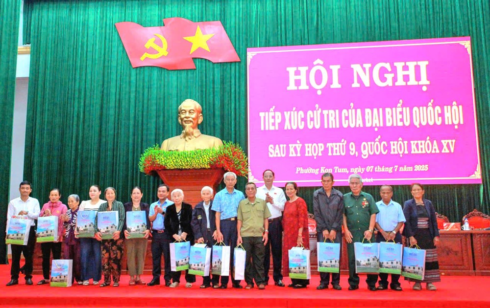 Phó Chủ tịch Quốc hội Trần Quang Phương tiếp xúc cử tri tại Quảng Ngãi - ảnh 6