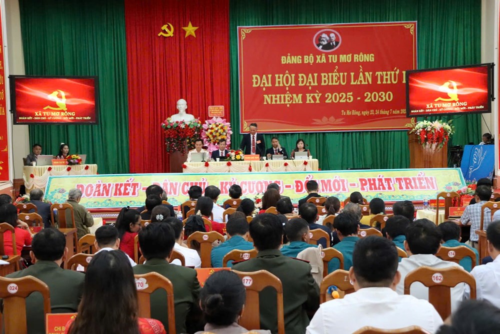 Không nhận hoa chúc mừng, Đại hội Đảng bộ xã Tu Mơ Rông tiếp nhận gần 800 triệu đồng hỗ trợ dân - ảnh 4