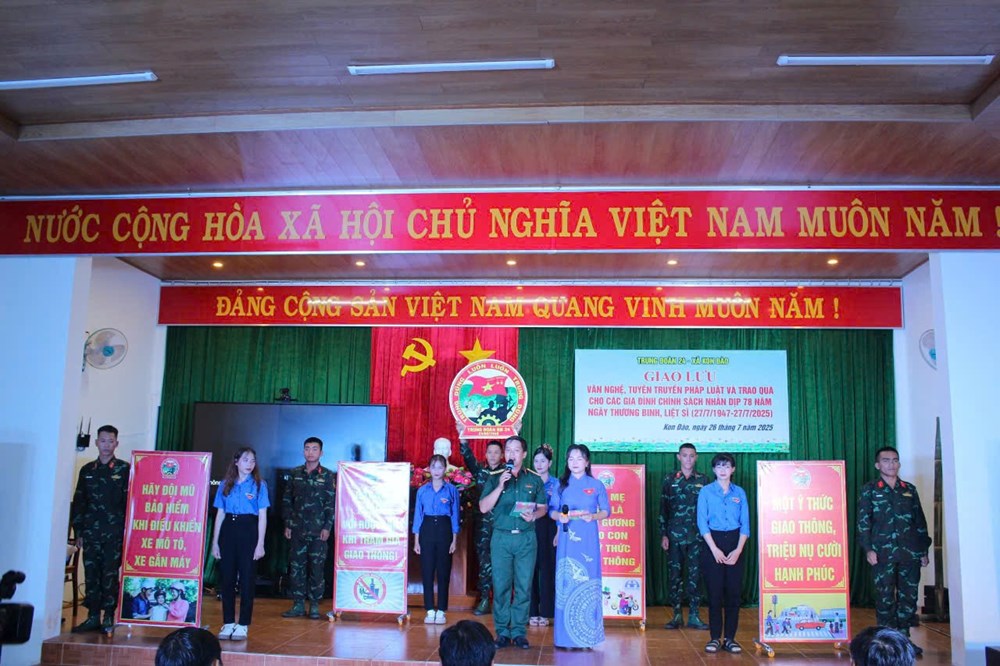 Sân khấu hóa – Dấu ấn đặc biệt trong công tác dân vận của Trung đoàn 24 - ảnh 1