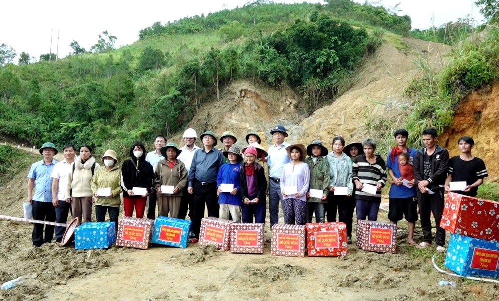 Phó Thủ tướng Hồ Quốc Dũng chỉ đạo khẩn trương khắc phục hậu quả sạt lở tại xã Ngọc Linh - ảnh 4