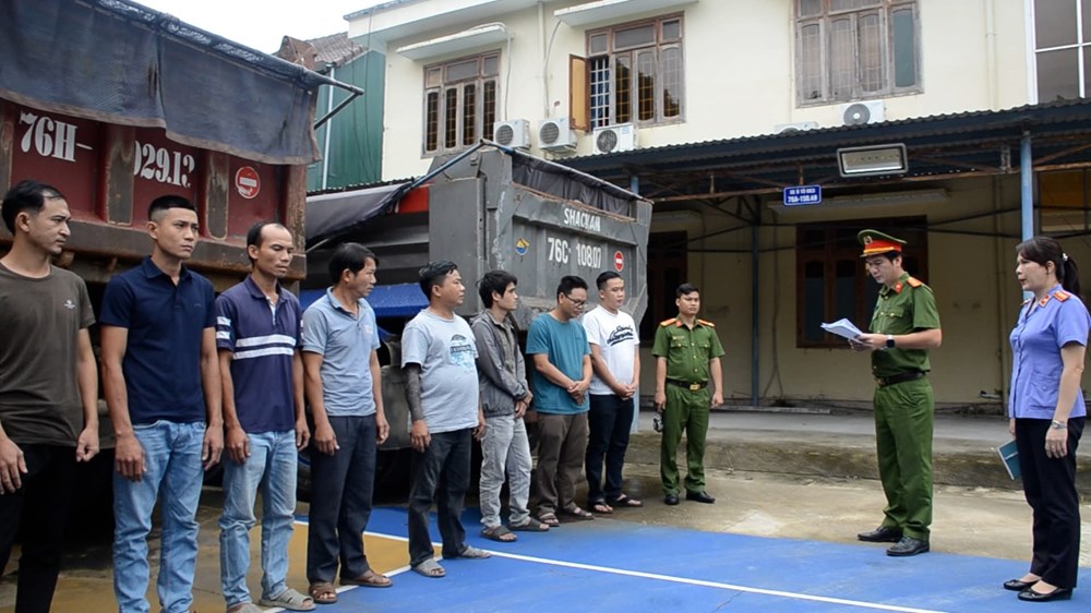 Quảng Ngãi triệt phá đường dây khai thác cát trái phép quy mô lớn trên sông Trà Khúc - ảnh 1