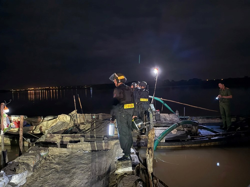 Quảng Ngãi triệt phá đường dây khai thác cát trái phép quy mô lớn trên sông Trà Khúc - ảnh 3