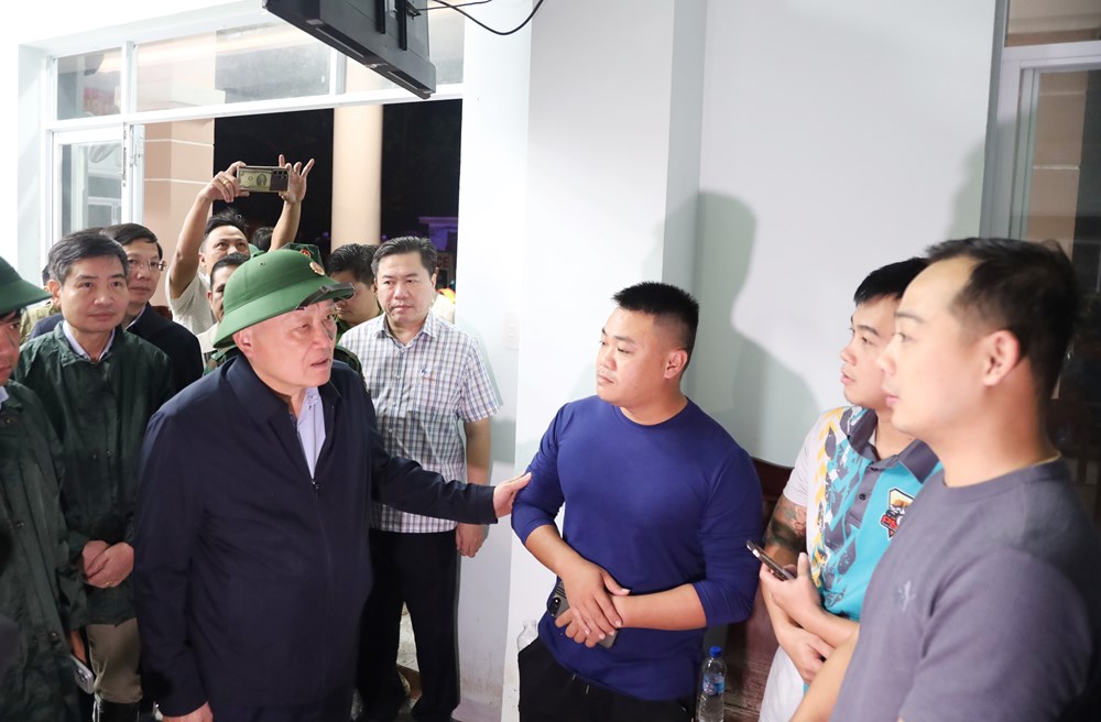 Phó Thủ tướng Nguyễn Hòa Bình yêu cầu dồn mọi nguồn lực hỗ trợ dân vùng lũ Đắk Lắk - ảnh 2