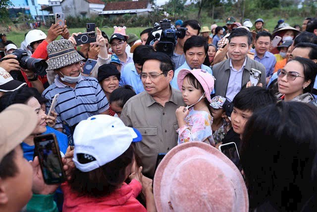 Thủ tướng yêu cầu tiếp tục tập trung toàn lực khắc phục hậu quả mưa lũ - ảnh 3