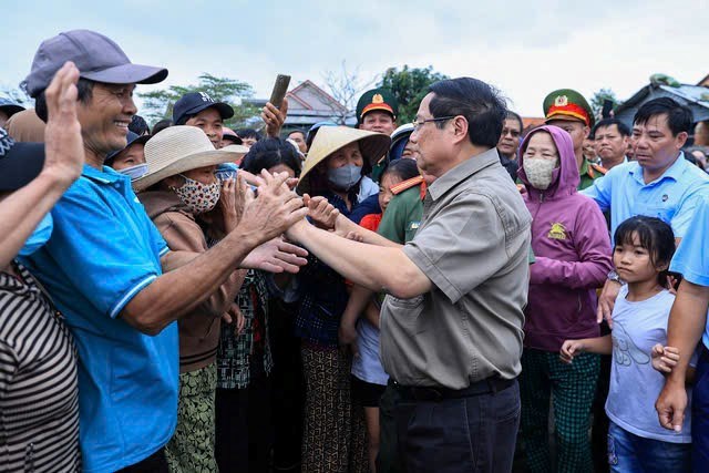 Thủ tướng yêu cầu tiếp tục tập trung toàn lực khắc phục hậu quả mưa lũ - ảnh 2