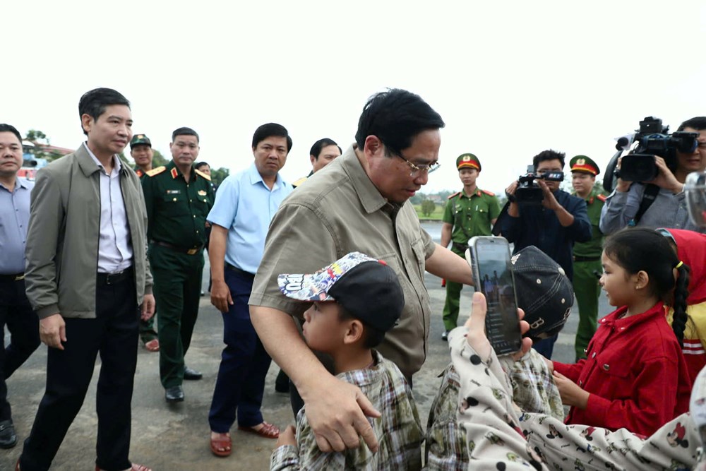 Thủ tướng yêu cầu tiếp tục tập trung toàn lực khắc phục hậu quả mưa lũ - ảnh 1