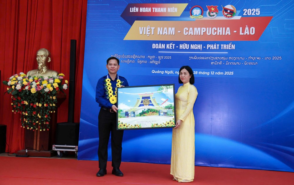 Lan tỏa bản sắc văn hóa ngã ba Đông Dương, thắt chặt giao lưu thanh niên Việt Nam - Lào - Campuchia - ảnh 4