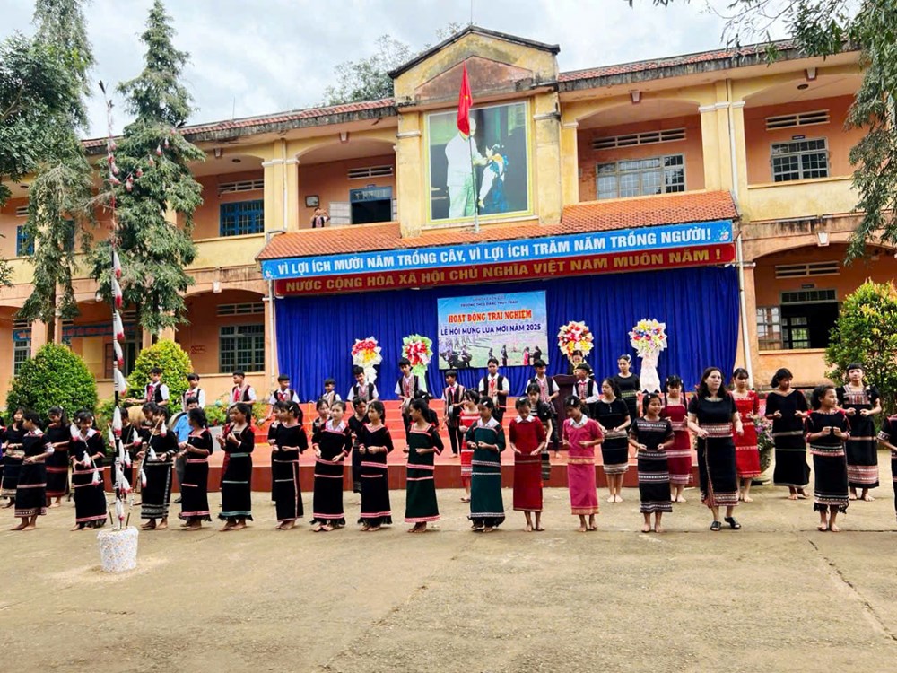 Quảng Ngãi: Khi cồng chiêng được trao truyền từ trong nhà trường - ảnh 1