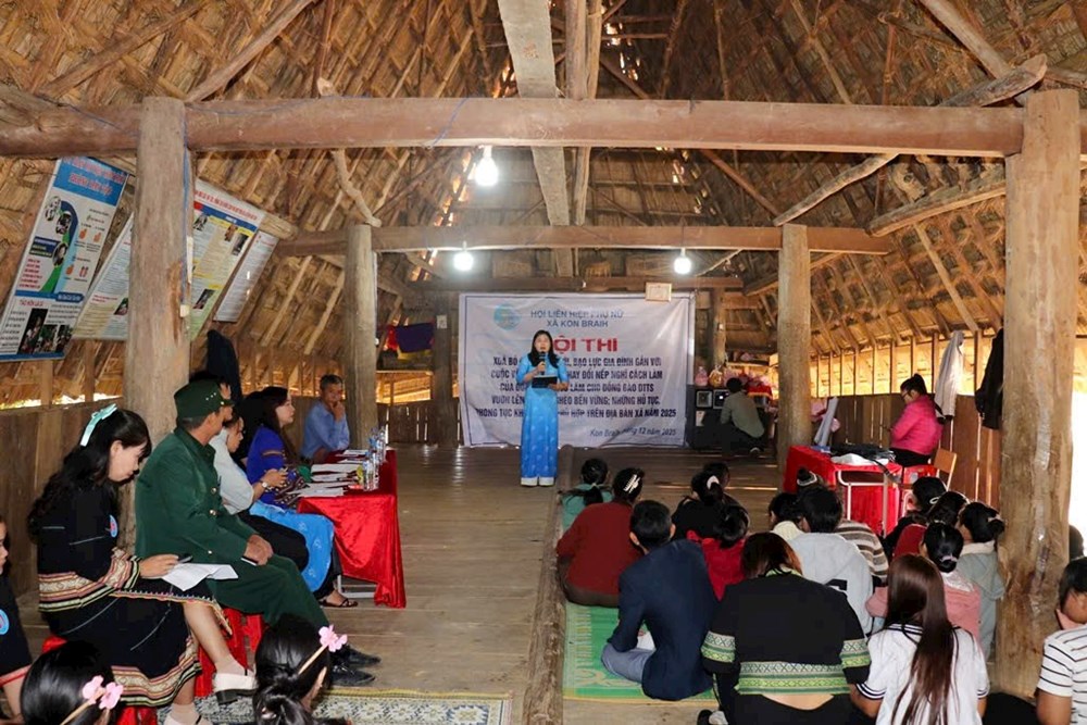 Lan tỏa thông điệp bình đẳng giới từ hội thi sân khấu hóa ở xã Kon Braih - ảnh 1