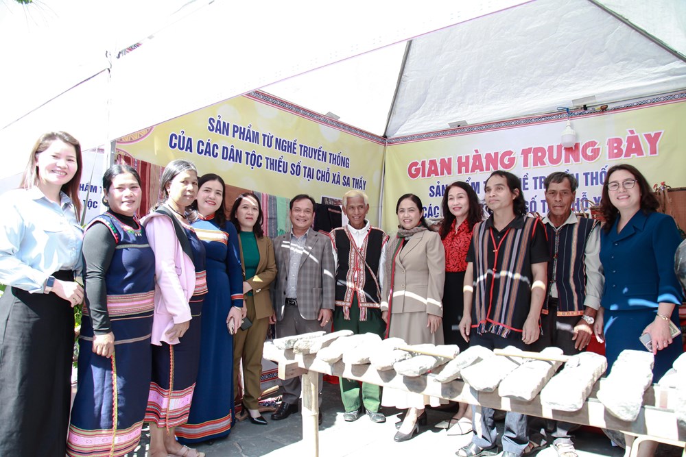Định hình hướng đi mới cho nghề truyền thống vùng đồng bào DTTS - ảnh 6