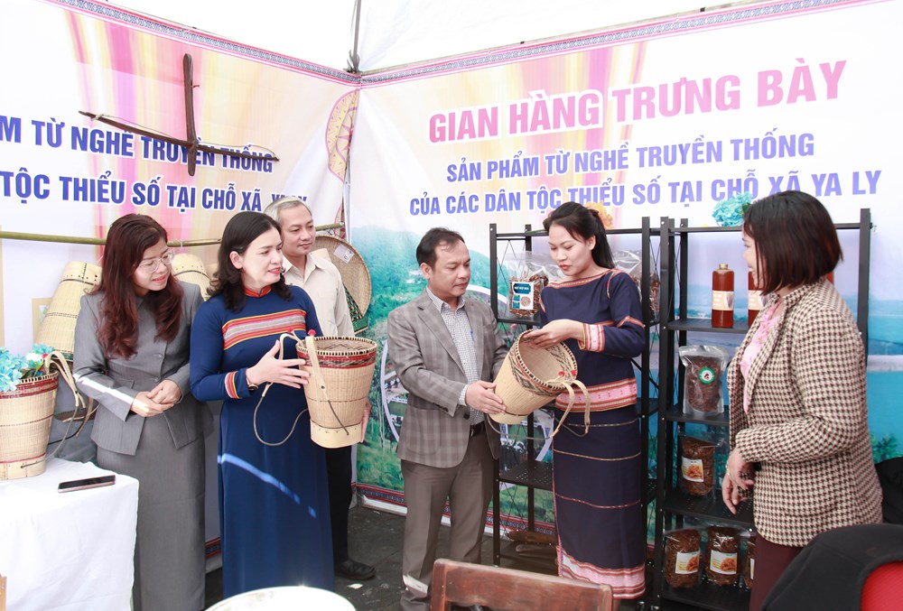 Định hình hướng đi mới cho nghề truyền thống vùng đồng bào DTTS - ảnh 3