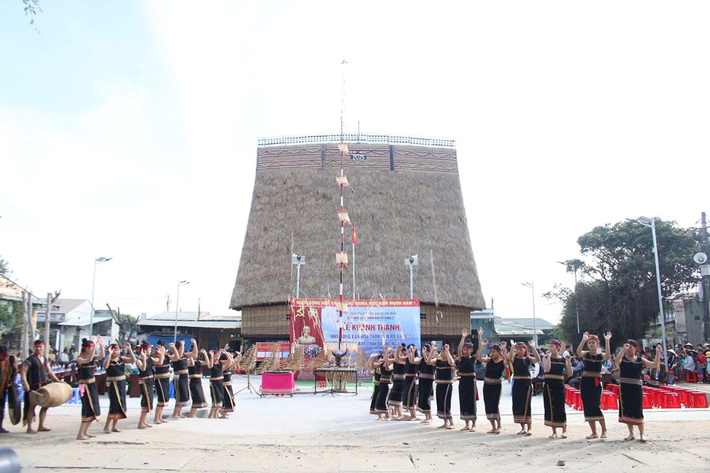 Quảng Ngãi: Ngôi nhà rông gần 110 năm tuổi của người Ba Na được phục dựng nguyên bản - ảnh 1