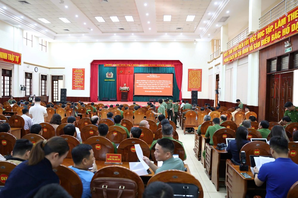 Lộ diện hai đối tượng cướp ngân hàng Vietcombank Gia Lai, thu giữ nhiều vũ khí nóng - ảnh 1