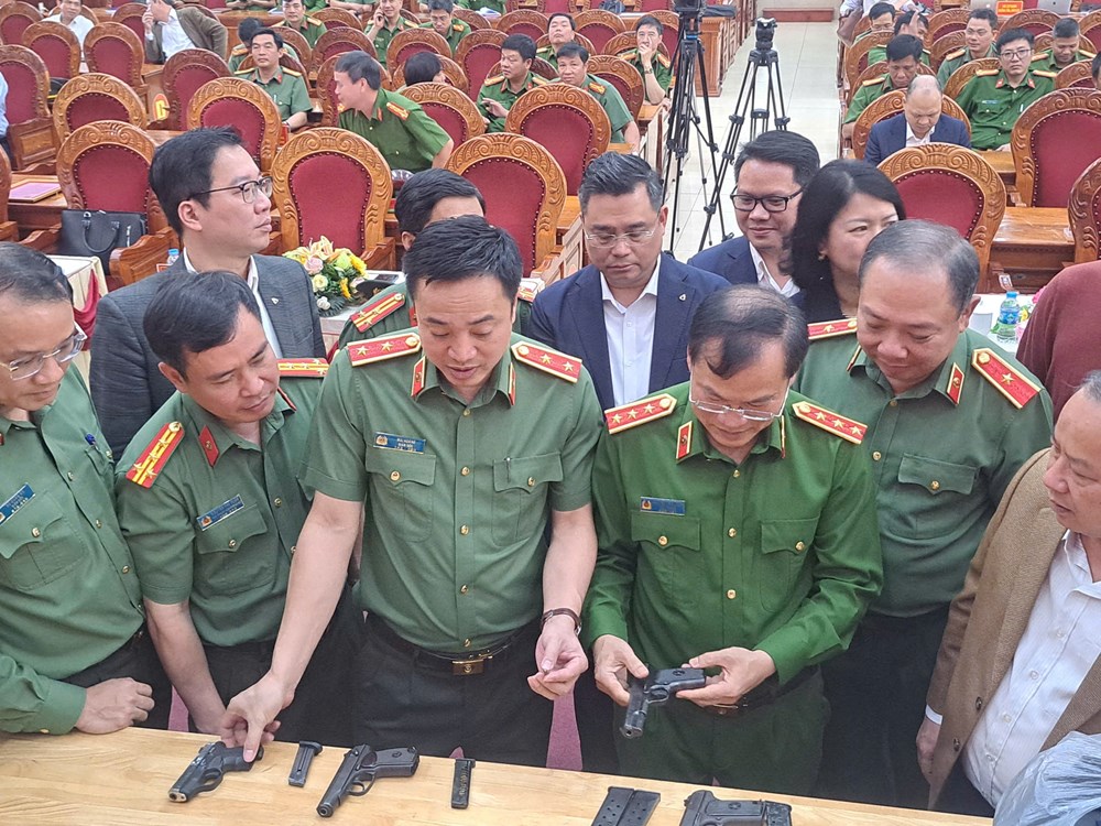 Lộ diện hai đối tượng cướp ngân hàng Vietcombank Gia Lai, thu giữ nhiều vũ khí nóng - ảnh 3