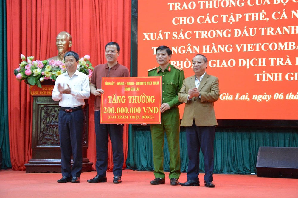 Lộ diện hai đối tượng cướp ngân hàng Vietcombank Gia Lai, thu giữ nhiều vũ khí nóng - ảnh 5