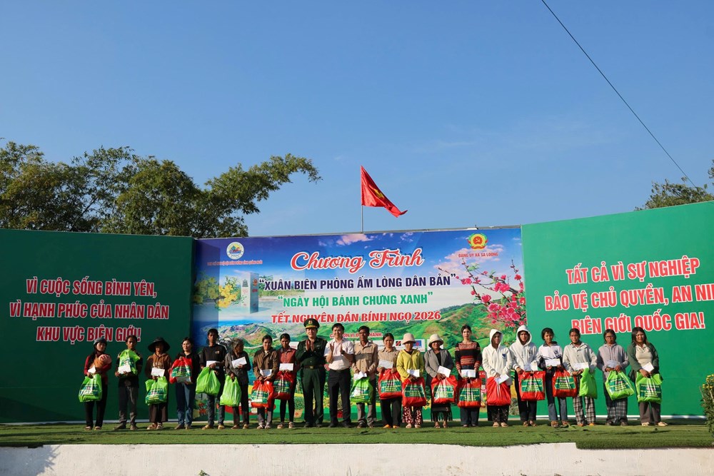 Xuân về nơi phên dậu Tổ quốc: Bộ đội Biên phòng Quảng Ngãi sưởi ấm lòng dân Sa Loong - ảnh 2
