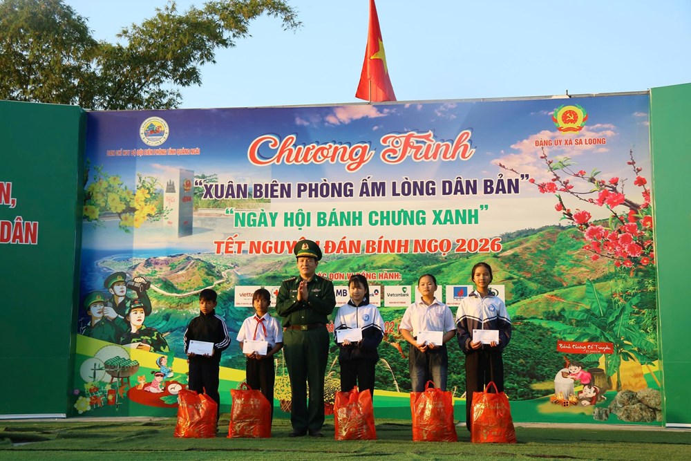 Xuân về nơi phên dậu Tổ quốc: Bộ đội Biên phòng Quảng Ngãi sưởi ấm lòng dân Sa Loong - ảnh 3