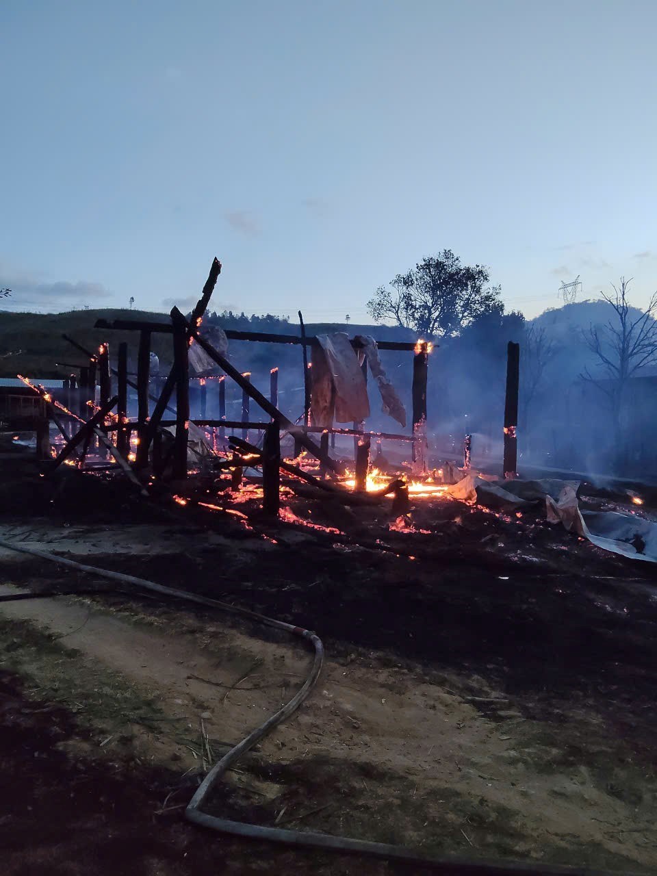 Quảng Ngãi: Hỏa hoạn thiêu rụi nhà rông lớn nhất của người Ba Na ở làng Kon Brăp Ju - ảnh 2