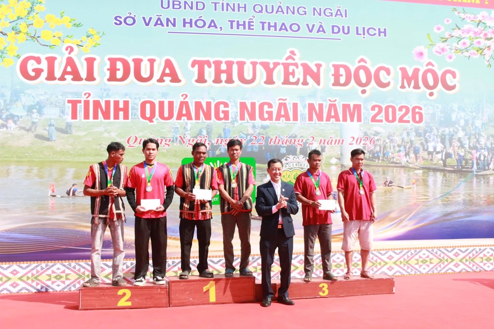 Sôi động Giải đua thuyền độc mộc trên sông Đăk Bla - ảnh 3