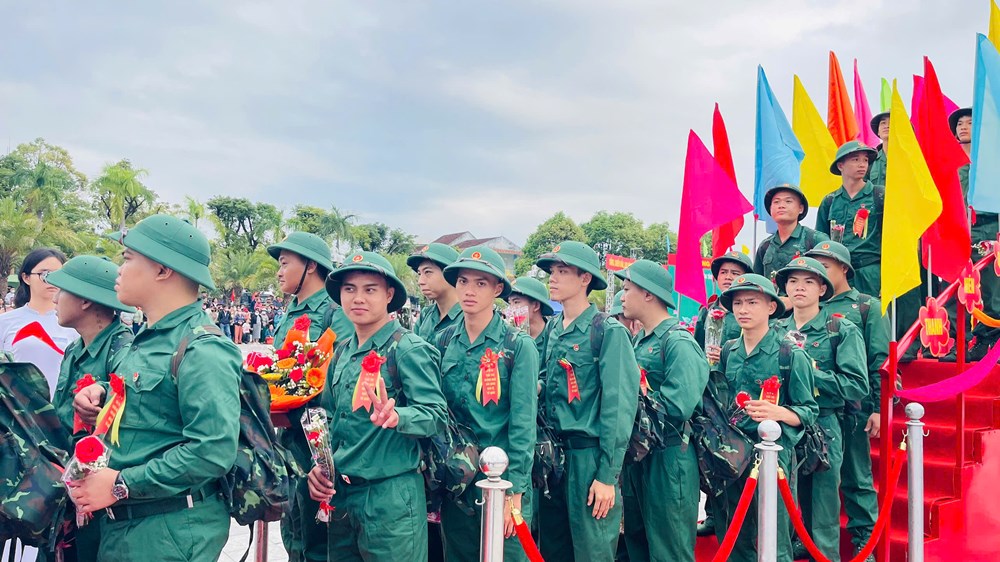 Hơn 3.900 thanh niên Quảng Ngãi lên đường thực hiện nghĩa vụ thiêng liêng với Tổ quốc - ảnh 8