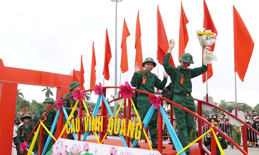 Hơn 3.900 thanh niên Quảng Ngãi lên đường thực hiện nghĩa vụ thiêng liêng với Tổ quốc - ảnh 7