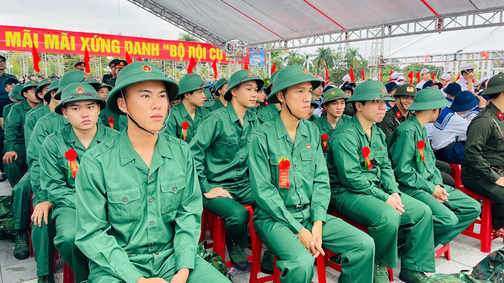 Hơn 3.900 thanh niên Quảng Ngãi lên đường thực hiện nghĩa vụ thiêng liêng với Tổ quốc - ảnh 6